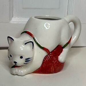 Wondershop White Ceramic Cat Coffee mug playing with yarn small 15oz